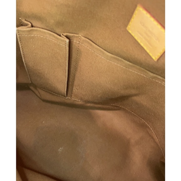 Louis Vuitton Horizontal Locket Monogram Tote - Picture 10 of 15